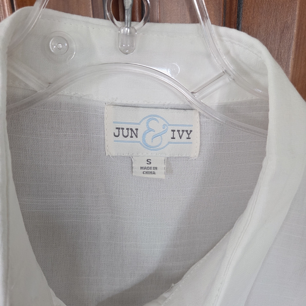 Jun & Ivy Women's White Puff Sleeve Blouse Small - Picture 3 of 7